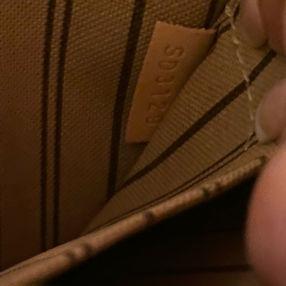 LOUIS VUITTON - Picture 5 of 5